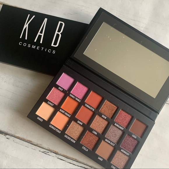 Day & Night Shadow palette Kab - Picture 1 of 4